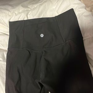 Great condition size 4 lululemon leggings only worn once!